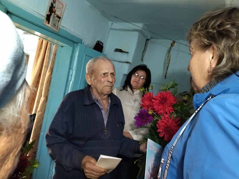 Поздравляли Гречушкина Ивана Сергеевича с Юбилеем 95 лет.